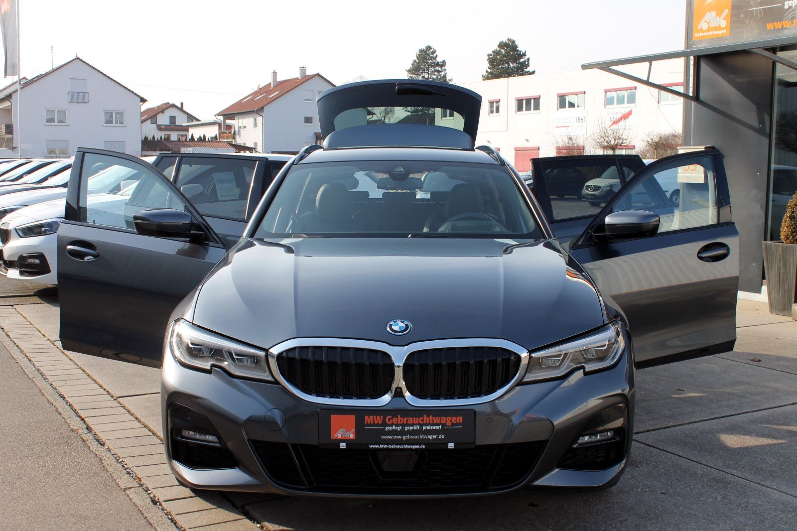 Fahrzeugabbildung BMW 330e Touring M-Sport Steptr Nav ACC LED PDC 360°