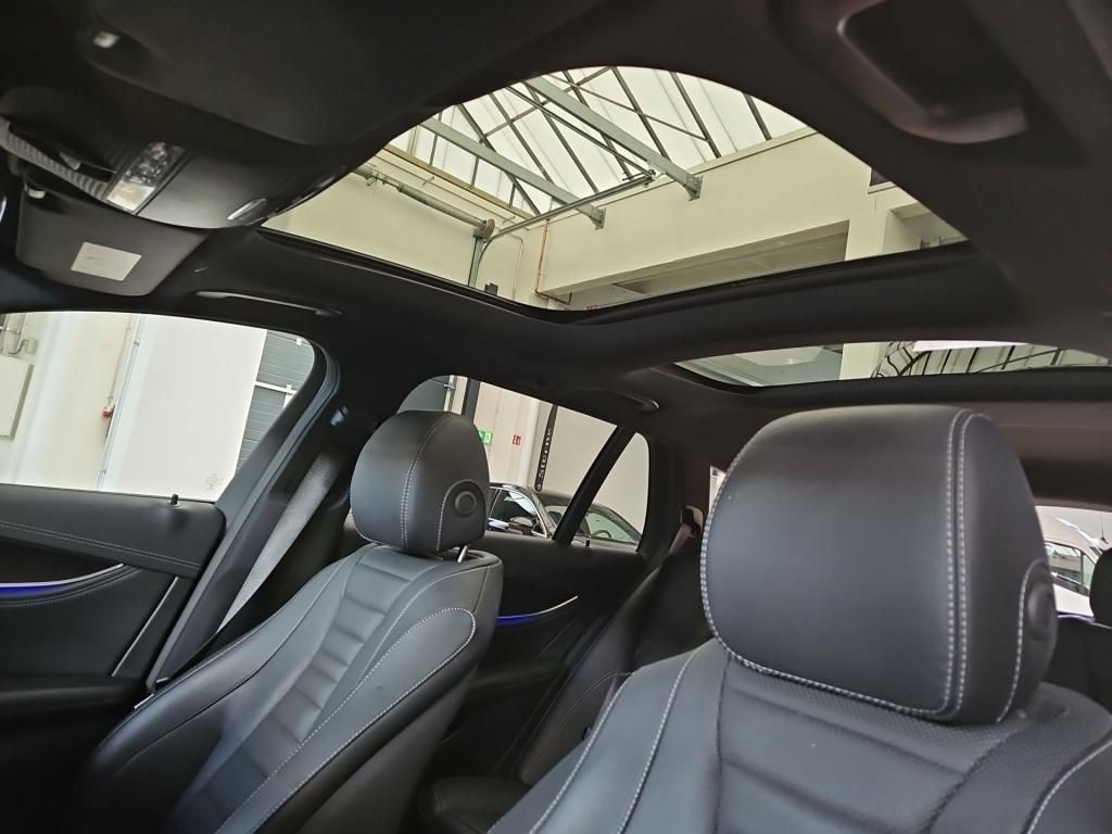 Fahrzeugabbildung Mercedes-Benz E 300 de T 4M AMG AHK Pano Night 360° Sitzklima