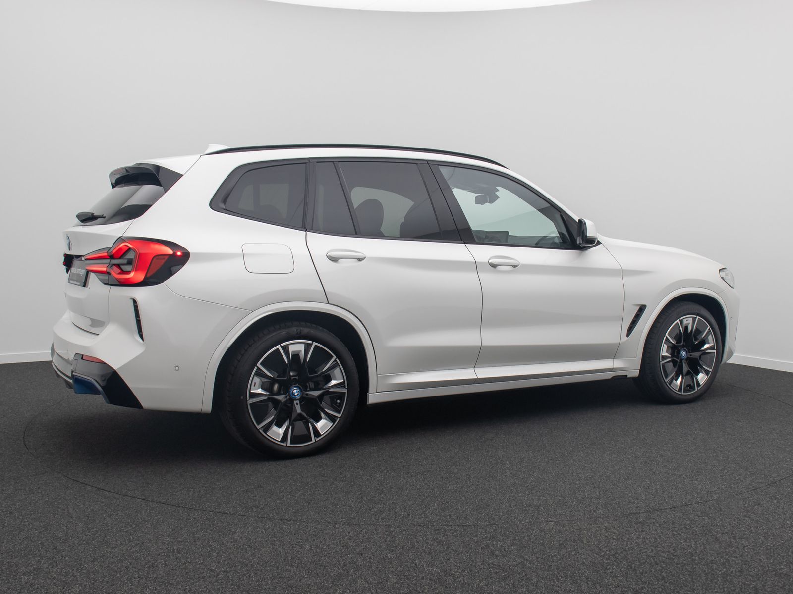 Fahrzeugabbildung BMW iX3 Impressive 360° HUD DAB H/K HUD AHK Panorama