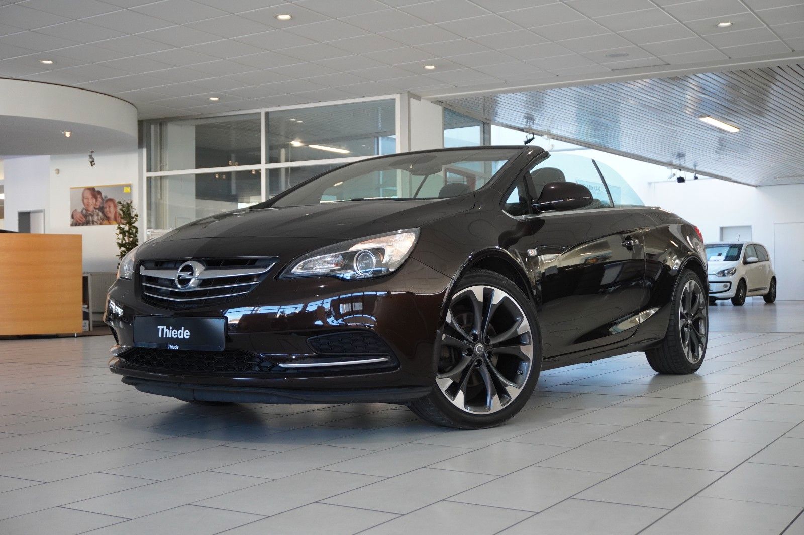 Fahrzeugabbildung Opel Cascada 1.4T EDITION SPORT/SHZ/TEMP/USB/BI-COLOR