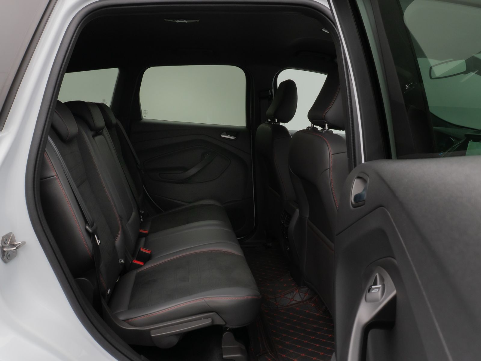 Fahrzeugabbildung Ford Kuga ST-Line Kamera Lenkrhzg Navi AHK Komfort