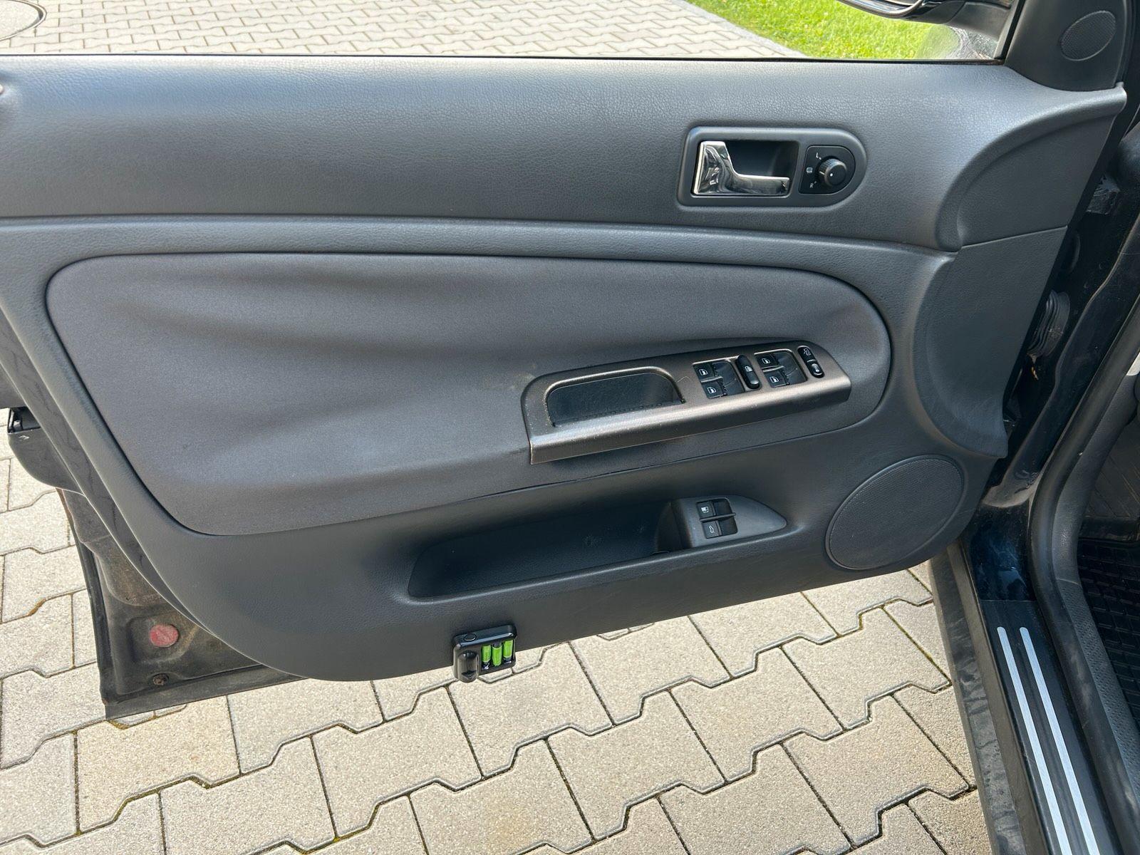 Volkswagen Passat 2004 — photo 14