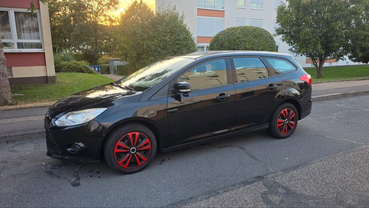 Ford Focus 2014 — interior