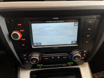 BMW 318i  Touring *NAVI*KLIMA*TEMPOMAT*>SZHZ*