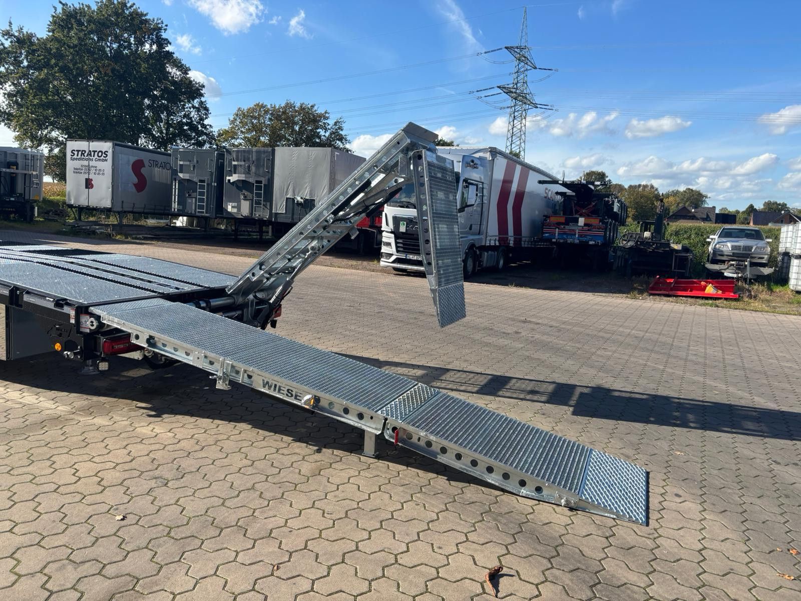 Fahrzeugabbildung MAN Baumaschinen-  Arbeitsbühnentransporter Rampen