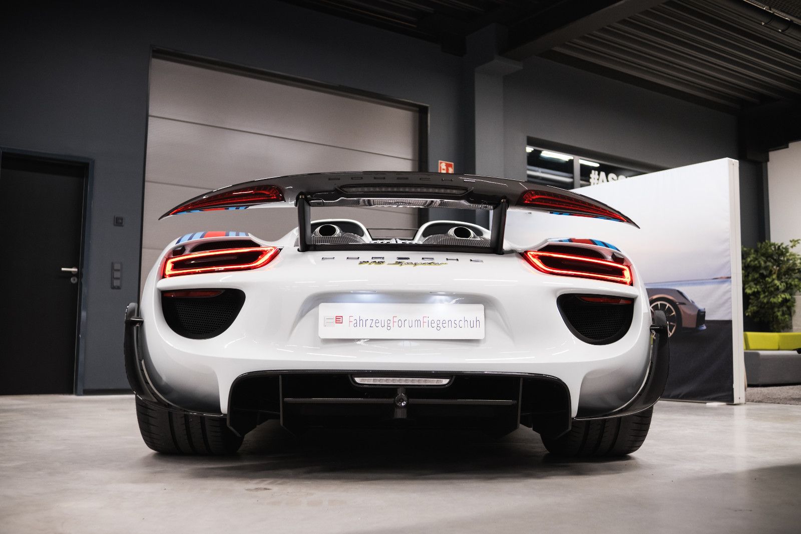 Fahrzeugabbildung Porsche 918 Spyder Weissach-Paket, Lift, Burm., dt. EZ!