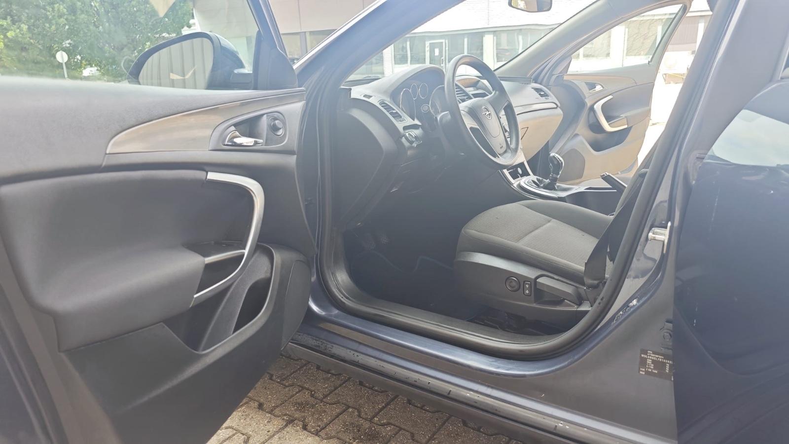 Opel Insignia 2010 — photo 9