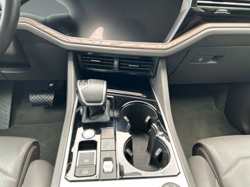 Volkswagen Touareg - 11