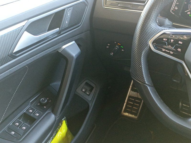 Fahrzeugabbildung Volkswagen Tiguan 1.4 TSI eHybrid R-Line  AHK+MATRIX-LED+NA