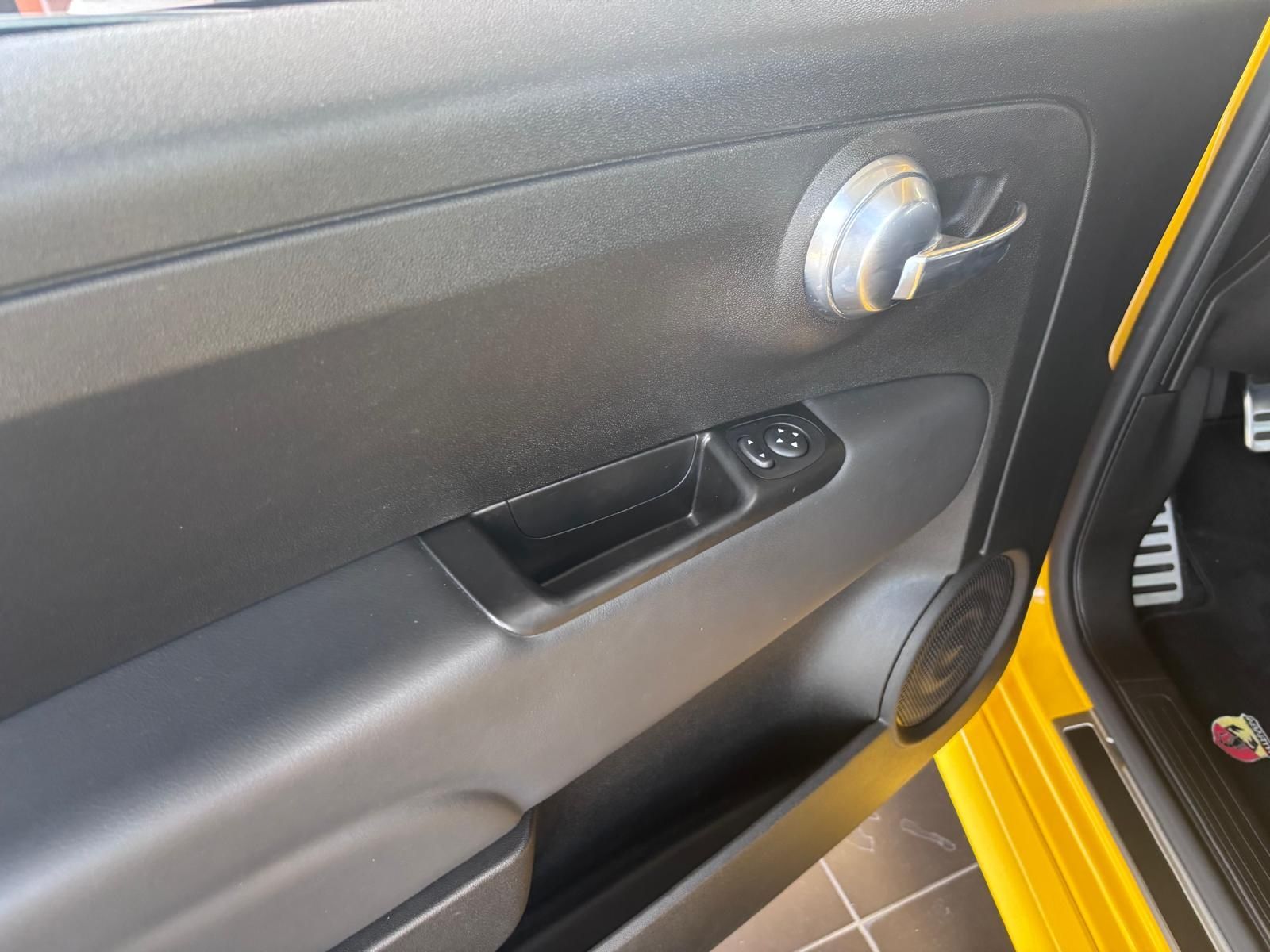 Fahrzeugabbildung Abarth 595 Pista KLIMA XENON ALU CARPLAY BEATS