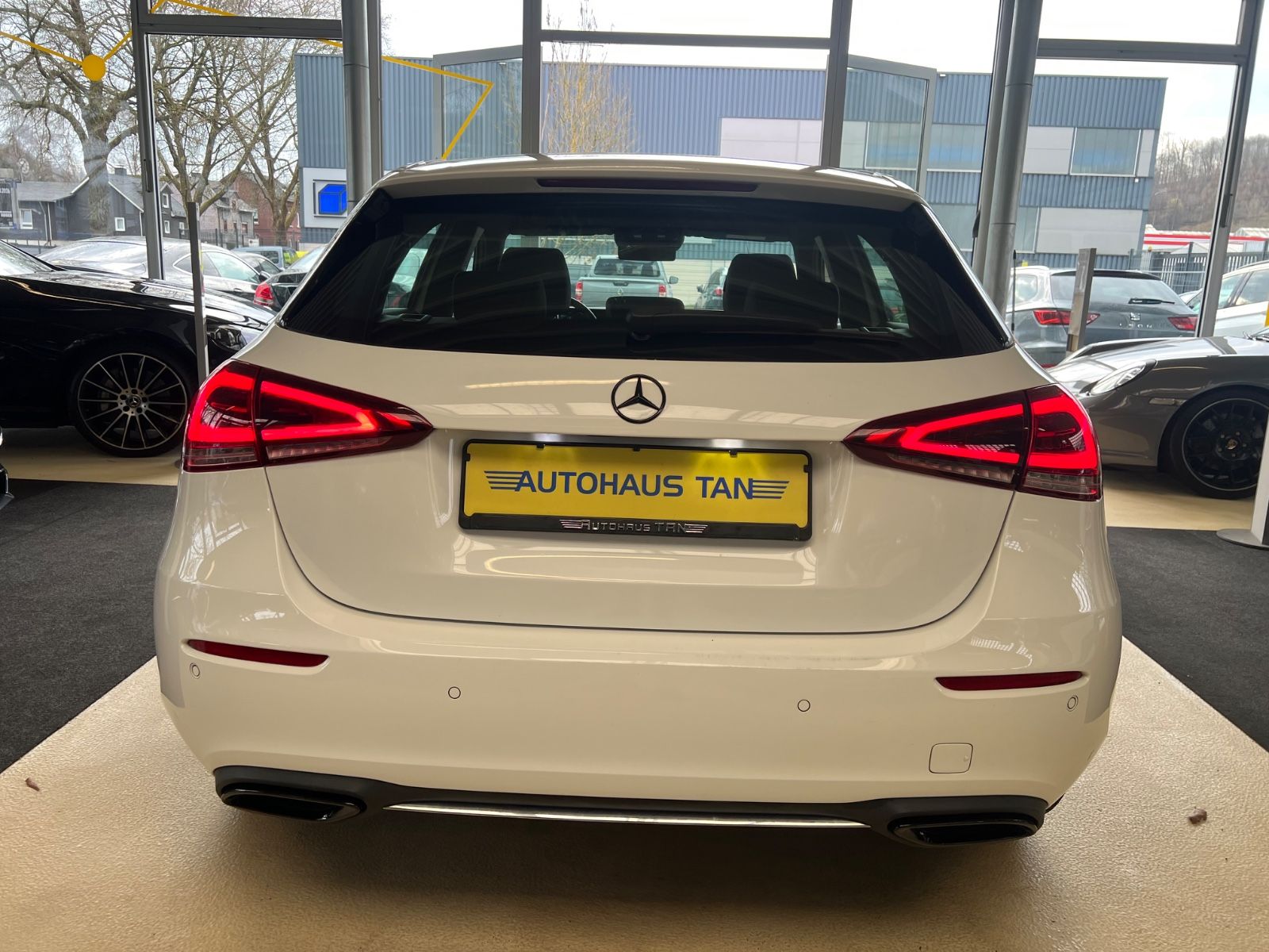 Fahrzeugabbildung Mercedes-Benz A 200 *AMBIENTE*WIDESCREEN*KAMERA*CARBON*LED*