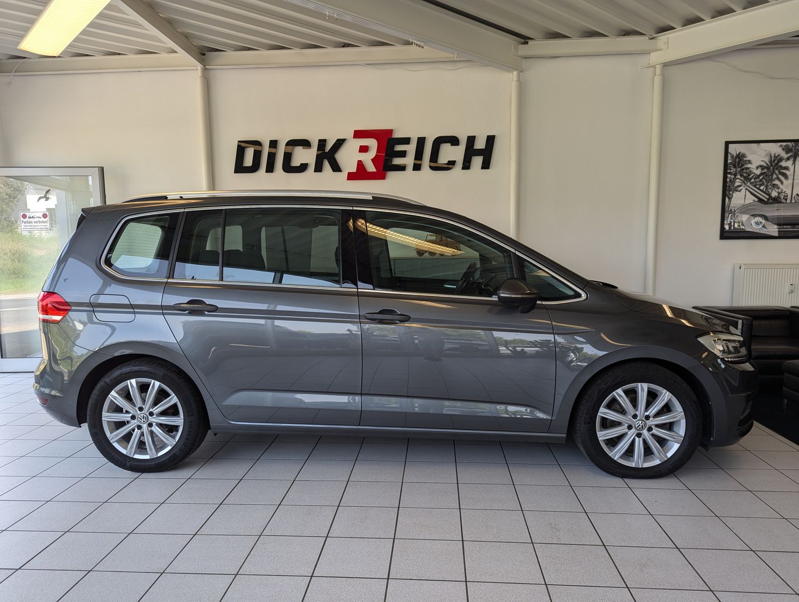 VW Touran 2.0 TDI DSG Highline Kamera AHK Sport LED - Image 8