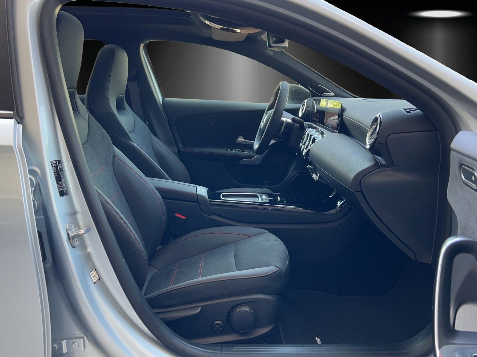 Fahrzeugabbildung Mercedes-Benz A 250 4M AMG PANO Burme NIGHT KeyGO 19"