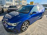 Volkswagen Golf VIII Variant R-Line 4Motion 2,0 TSI PANORAM - Volkswagen Golf: Blau, Variant Motion