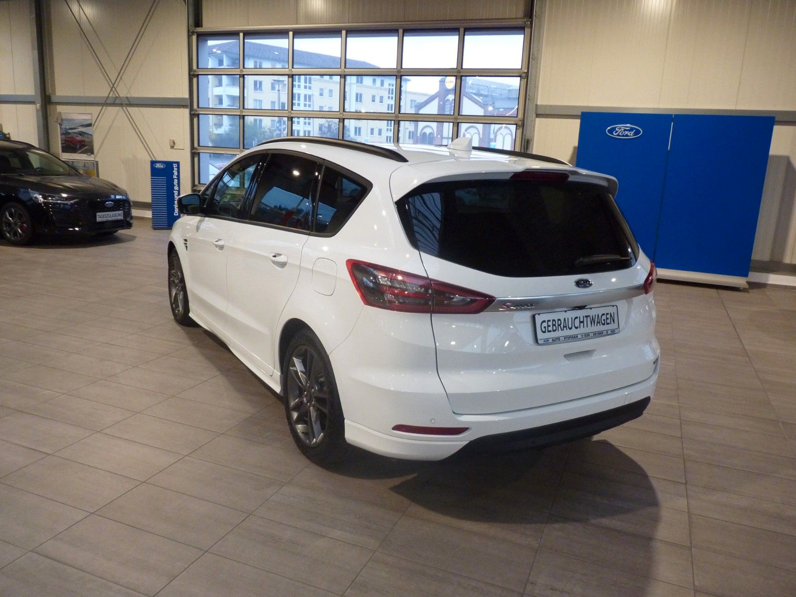 Fahrzeugabbildung Ford S-Max Hybrid ST-Line FHEV 5-Sitzer