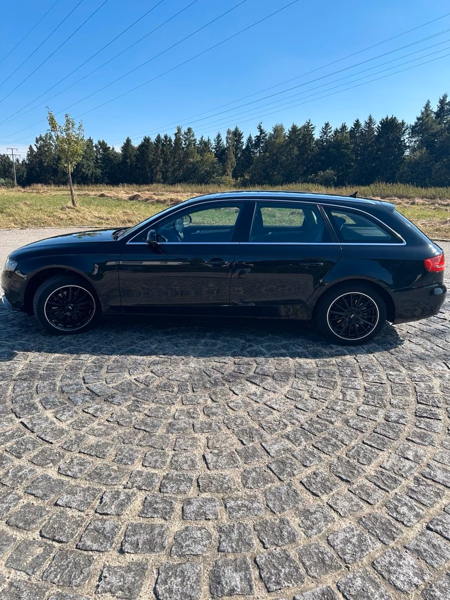 Audi A4 2011 — engine 143 HP (105kW)