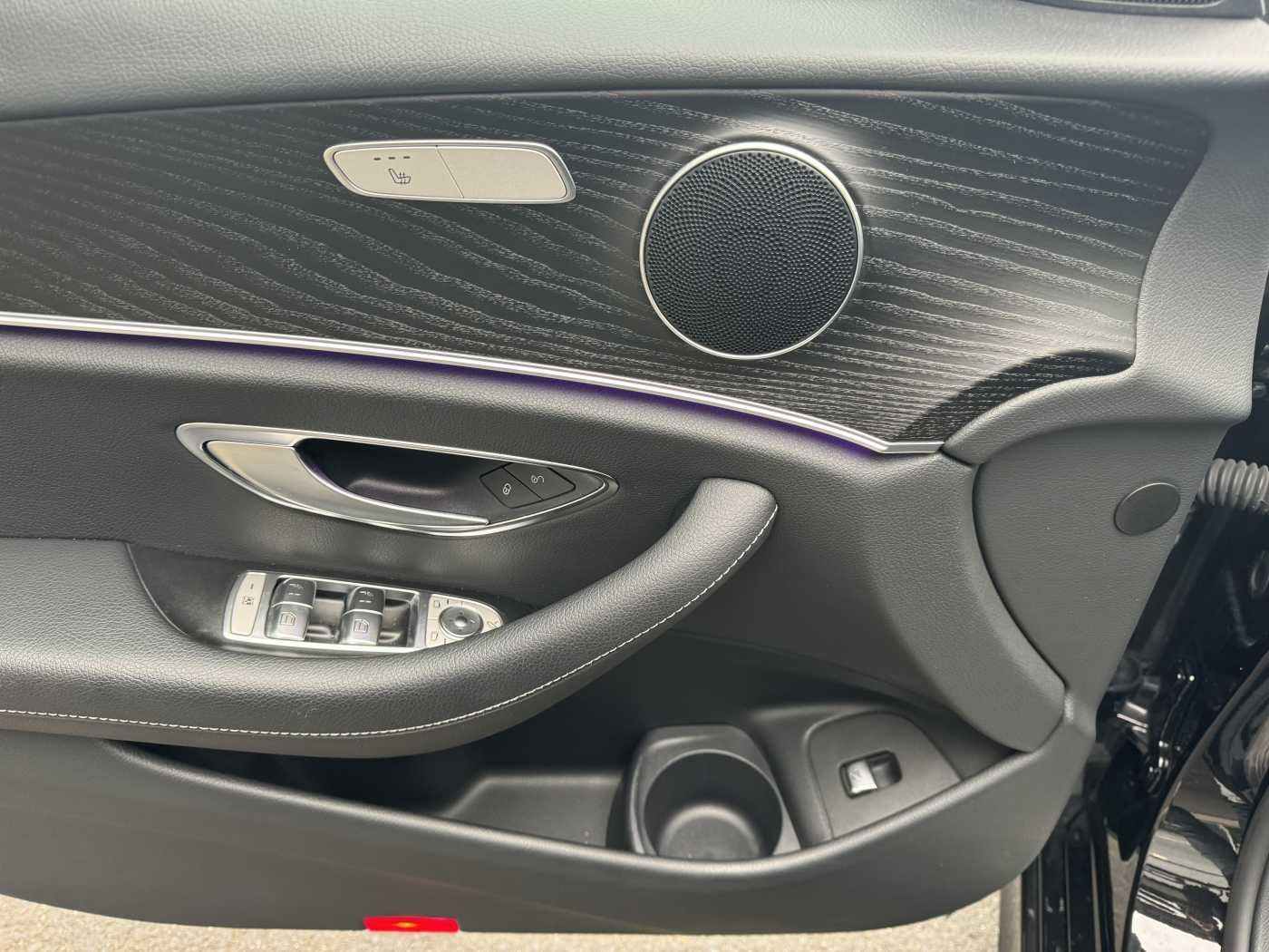 Fahrzeugabbildung Mercedes-Benz E 300de T AMG+Pano+DistrPlus+Night +AHK+360+Ambi