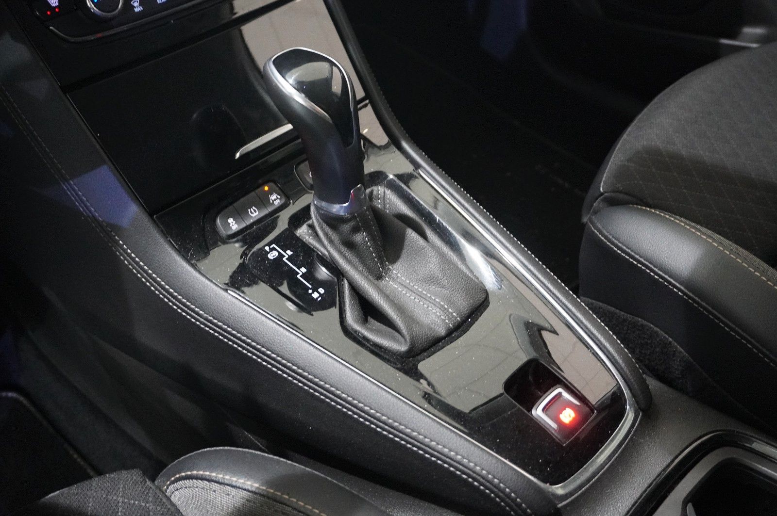 Fahrzeugabbildung Opel Grandland 1.5D AHK/KAMERA/SHZ/LHZ/FSH/ALU/ACC