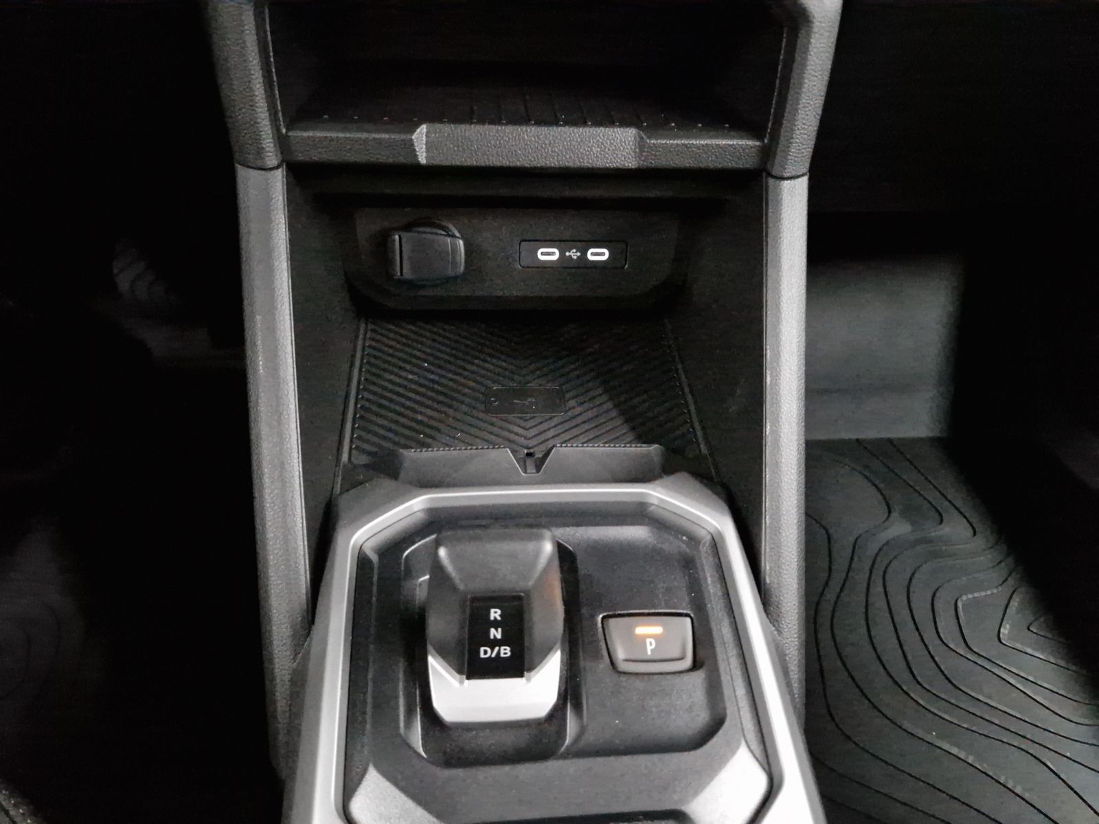 DACIA Duster Extreme Hybrid 155 Winterpaket – Bild 19