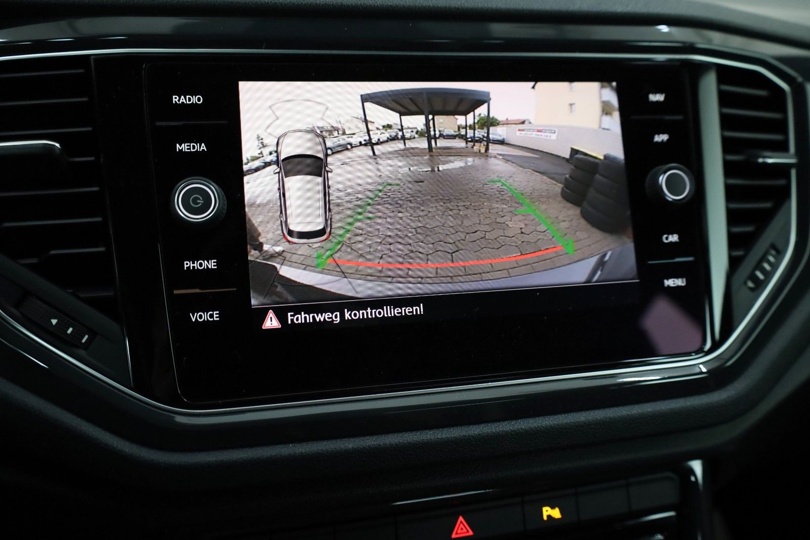 Fahrzeugabbildung Volkswagen T-Roc Sport 4M Navi,ACC,Kamera,Carplay,AHK,SR+WR