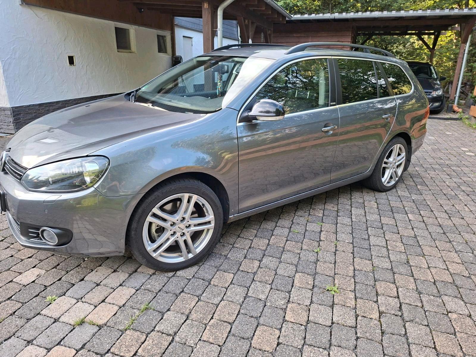 Volkswagen Golf 2012 — rear view