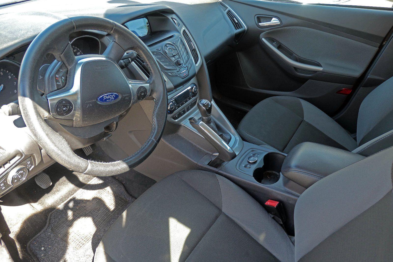 Ford Focus 2012 — photo 11