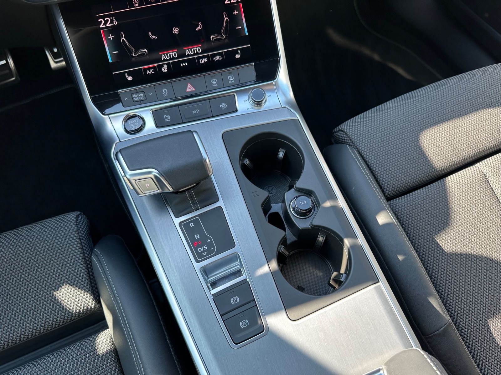 Fahrzeugabbildung Audi A6 Avant 40 TDI S line S Tronic ACC/Matrix/Navi
