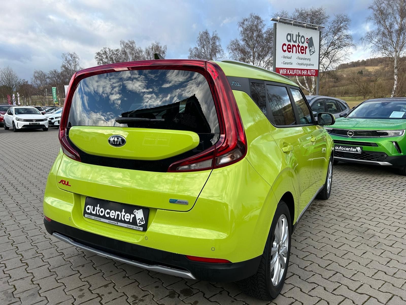 Fahrzeugabbildung Kia e-Soul°64 kWh°CCS°3 Phasen°1.Hand°Kamera°LED°