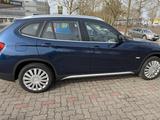 BMW X1 xDrive20i  - BMW X1 aus 2012 mit Benzin-Antrieb: Geländewagen