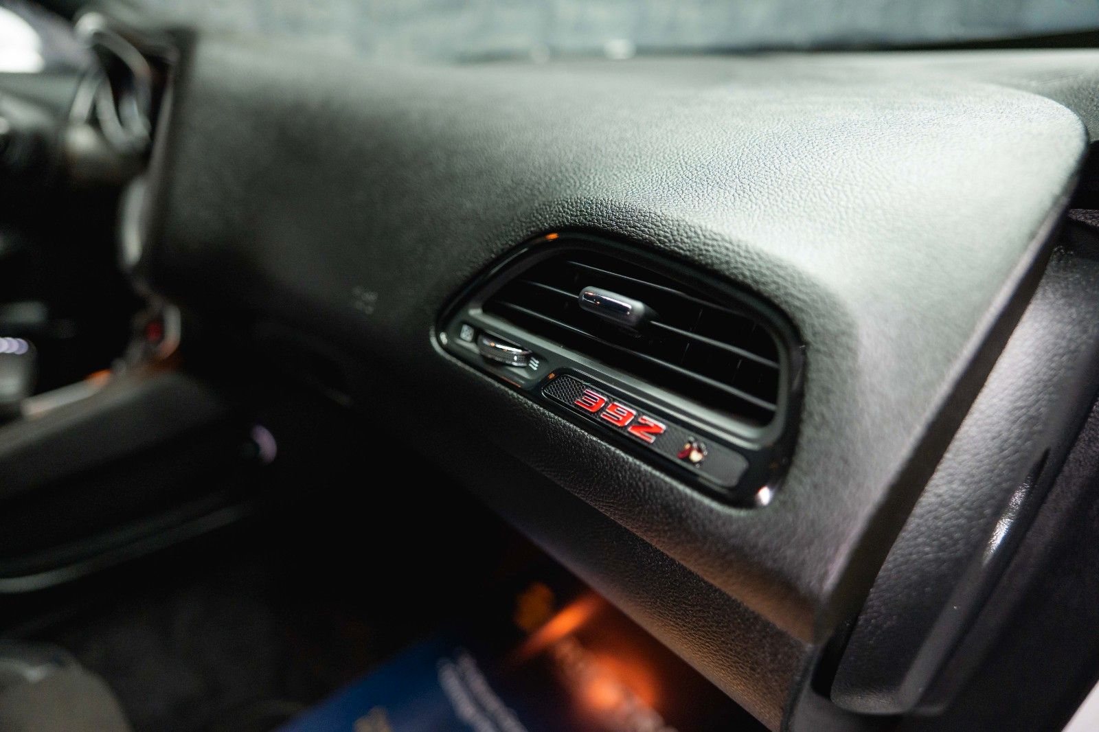 Fahrzeugabbildung Dodge Challenger 6.4 V8 SRT 392 R/T SCAT PACK Perform.