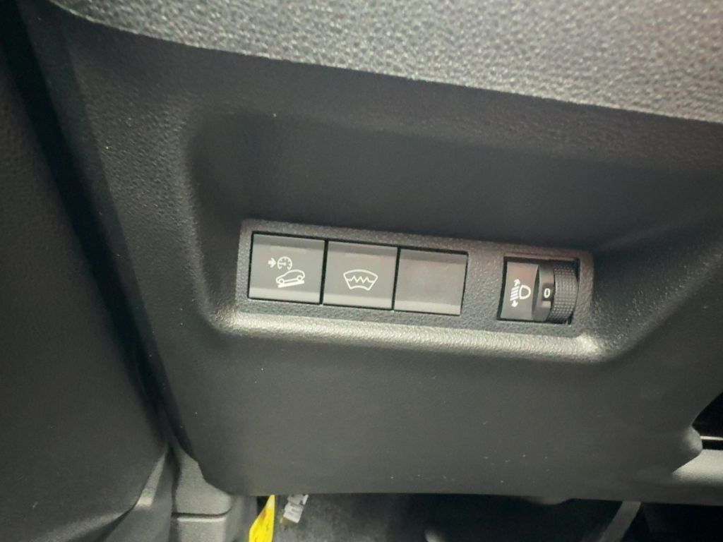 Fahrzeugabbildung Jeep Avenger e-Hybrid Altitude NAVI ELEKTR HECK WINTE