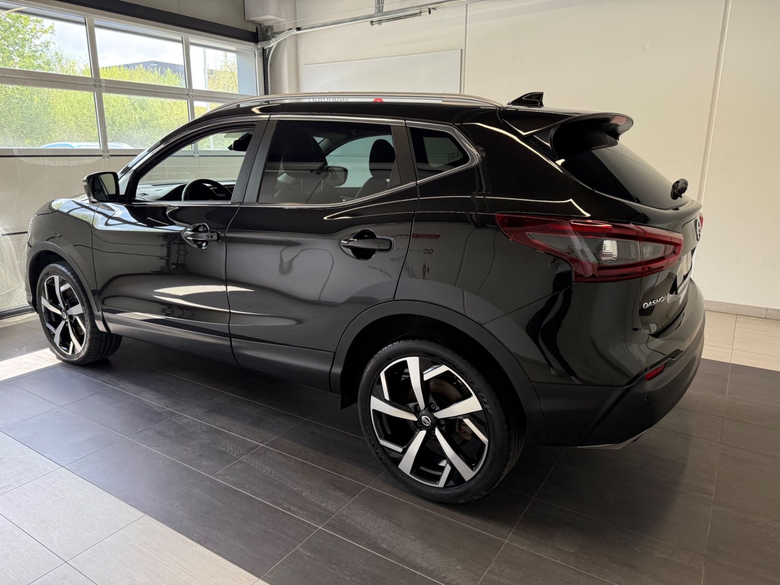 Fahrzeugabbildung Nissan Qashqai Tekna Safety-Shield-Paket 360°