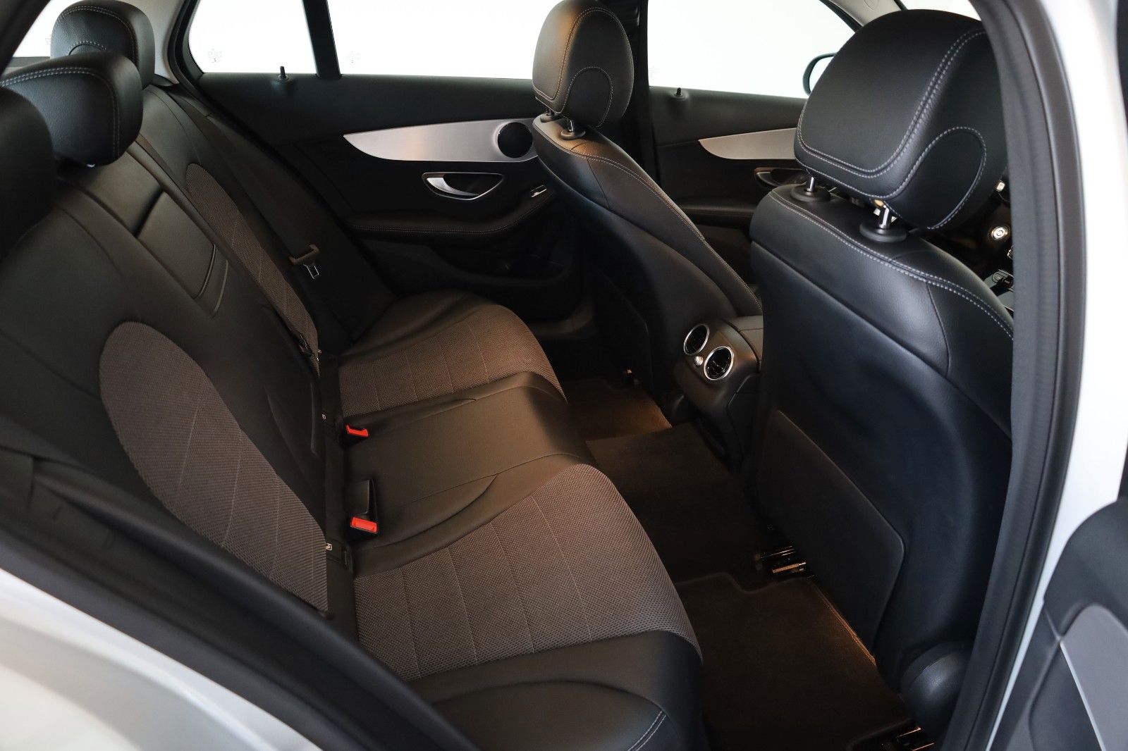 Fahrzeugabbildung Mercedes-Benz C 200d T T.Leder,Apple CarPlay,Kamera,SH,PDC,AHK