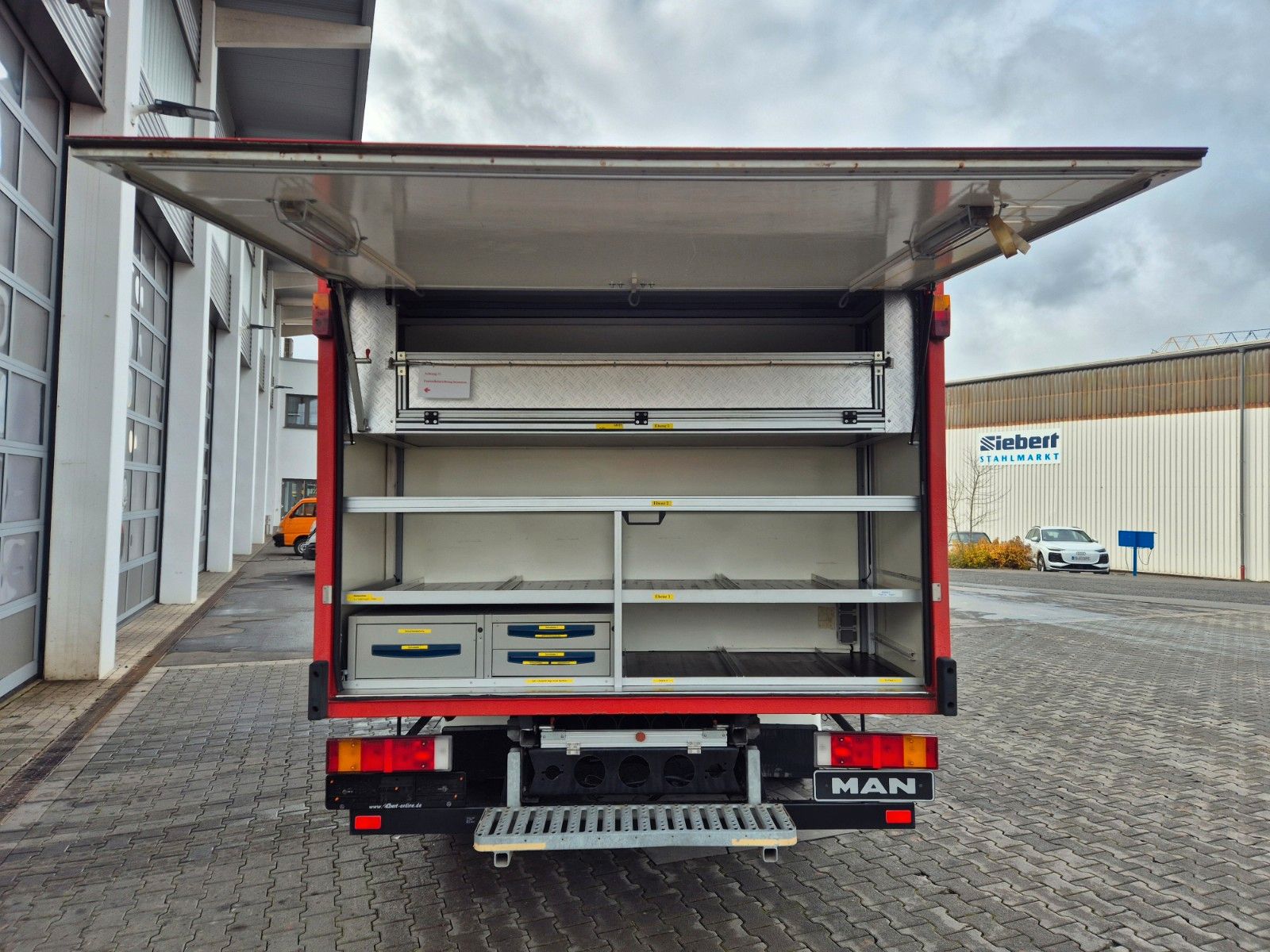 Fahrzeugabbildung MAN LE 9.150 Feuerwehr Schmitz GW-6 Gerätewagen