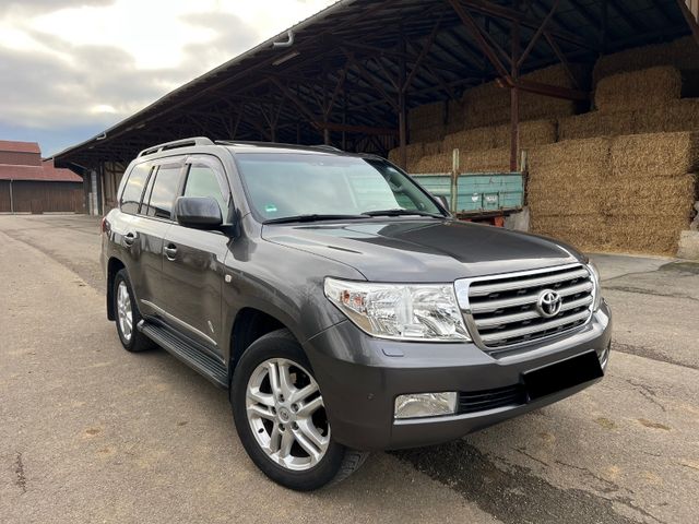 Toyota Land Cruiser 200 4,5-l-V8-D-4D Executive 7Sitzer