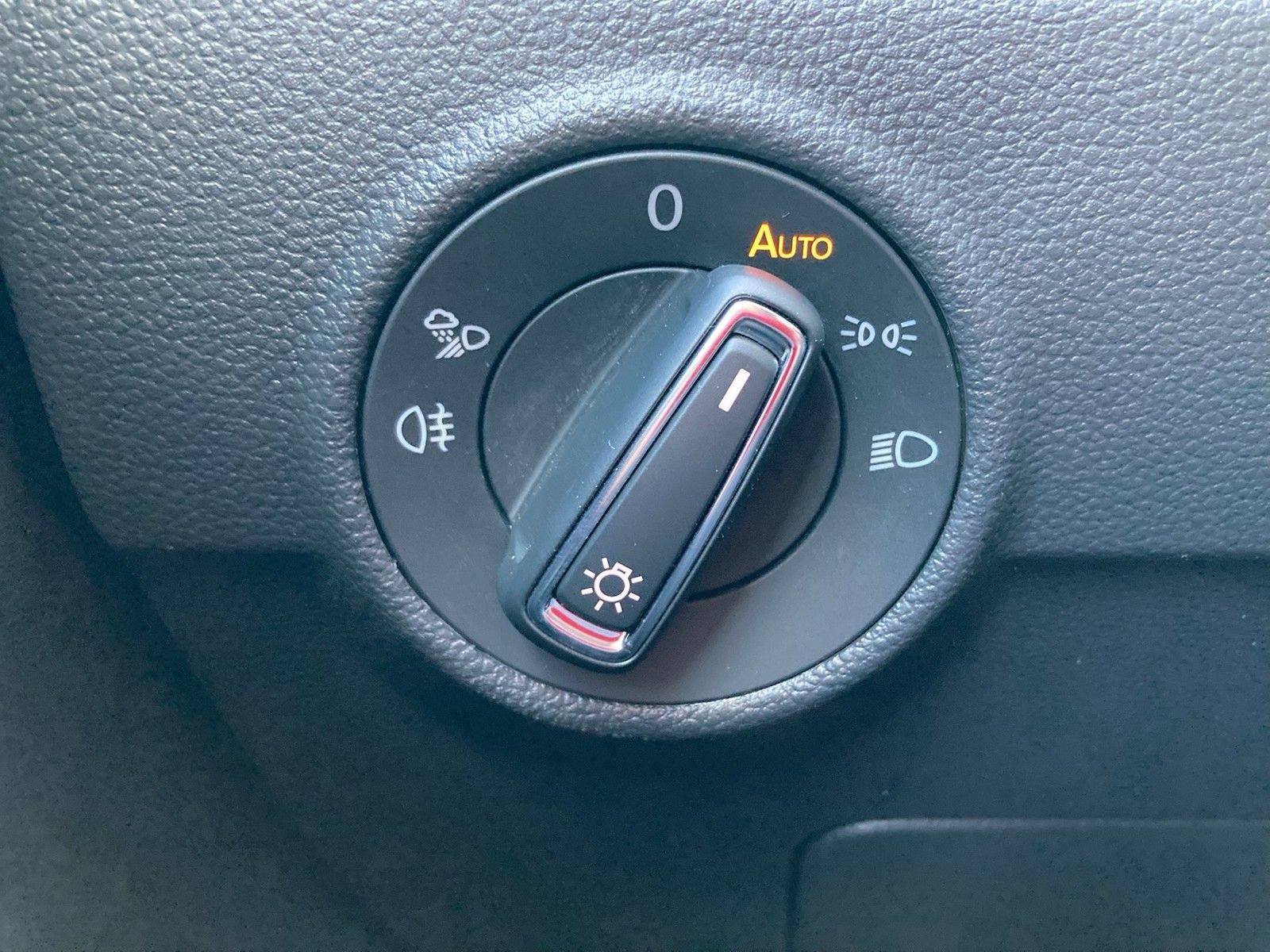 Fahrzeugabbildung Volkswagen T-Roc TSI Goal DSG LEDplus Navi AID ACC SHZ Park