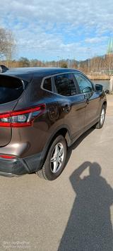 Nissan Qashqai 1.3 DIG-T N-CONNECTA N-CONNECTA - Nissan Qashqai mit Benzin-Antrieb: Limousine