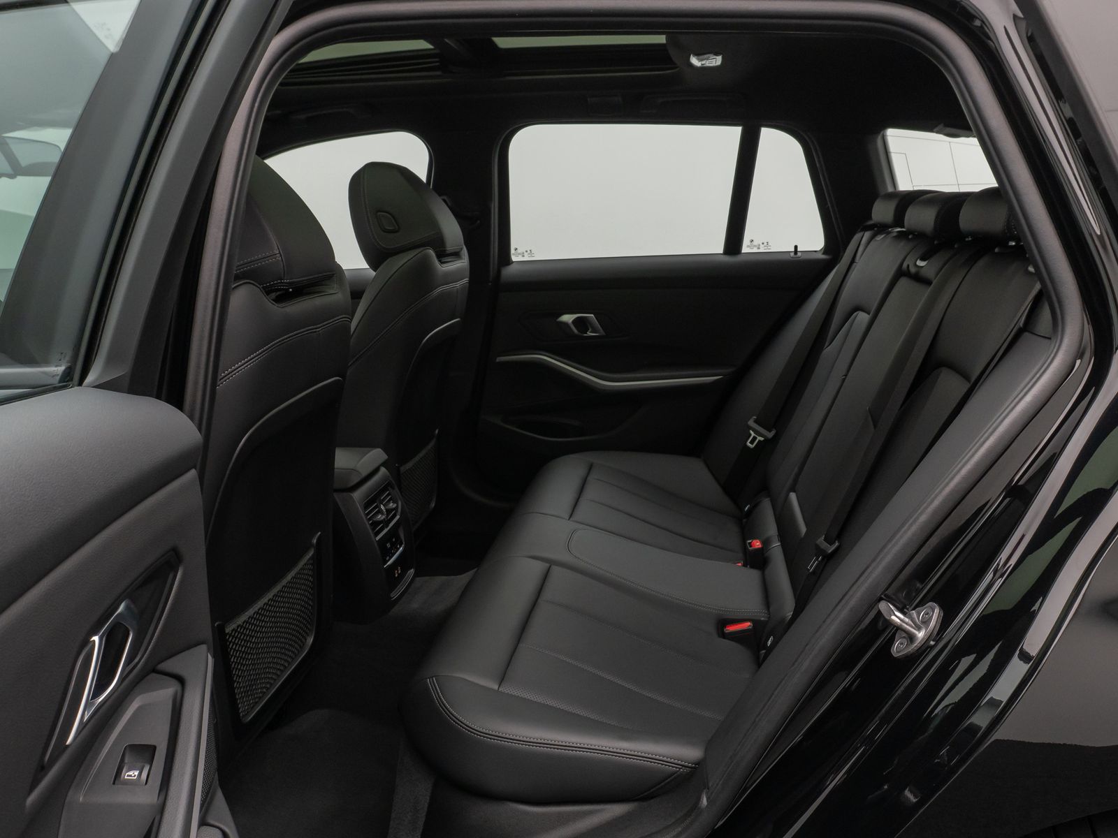 Fahrzeugabbildung BMW 320e xD Panorama Kamera DAB HiFi Alarm Sport LED