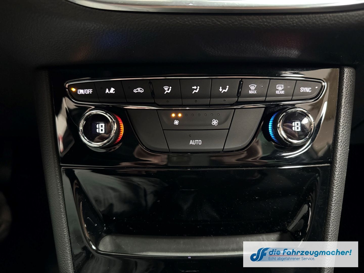 Fahrzeugabbildung Opel Astra K Dynamic Start Stop Apple CarPlay Android