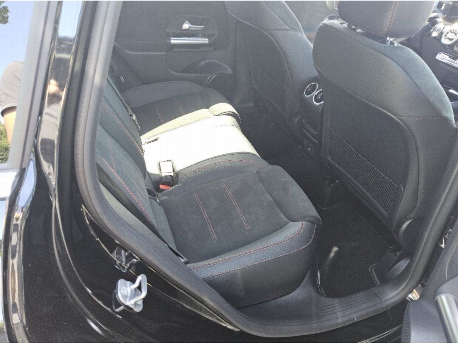 Fahrzeugabbildung Mercedes-Benz B 220 4M AMG Premi+ AHK Memo MLED Pano HUD KeyGo