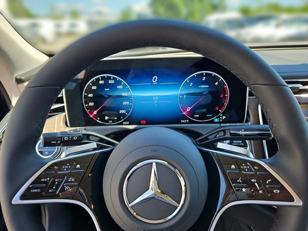 Fahrzeugabbildung Mercedes-Benz E 220 d 4M T-Modell +EDITION-AVANTGARDE+AHK+DIGI