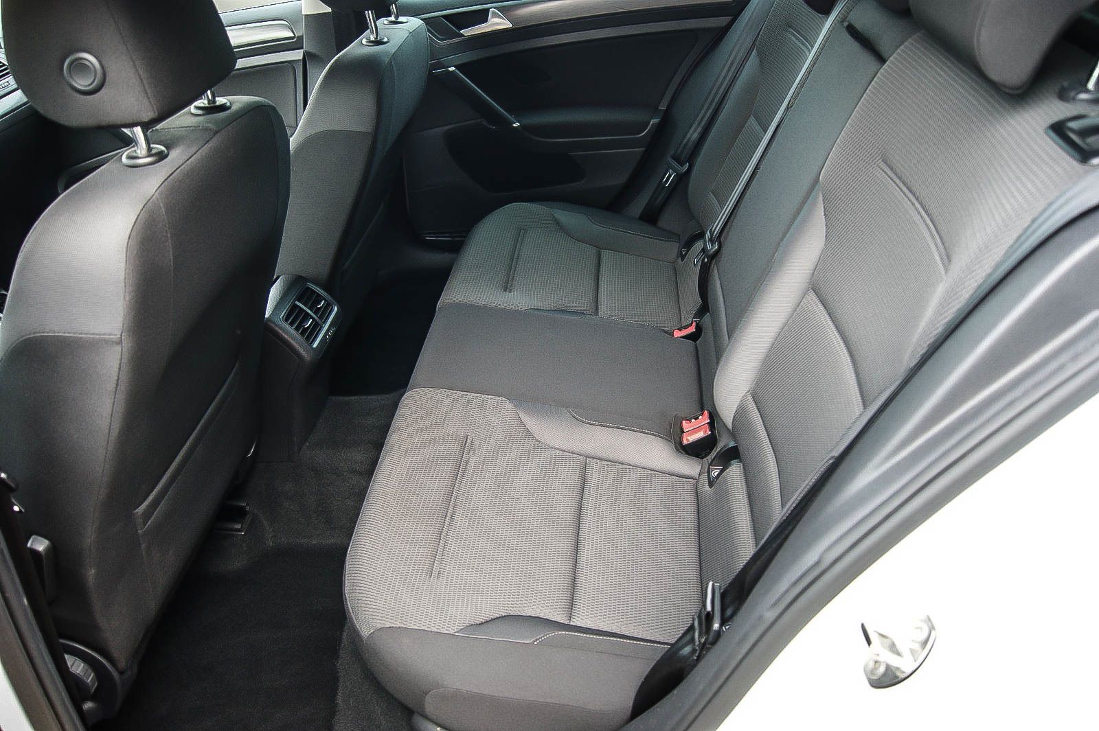 Fahrzeugabbildung Volkswagen Golf VII Variant 1.0TSI SOUND NAVIGATION ACC App