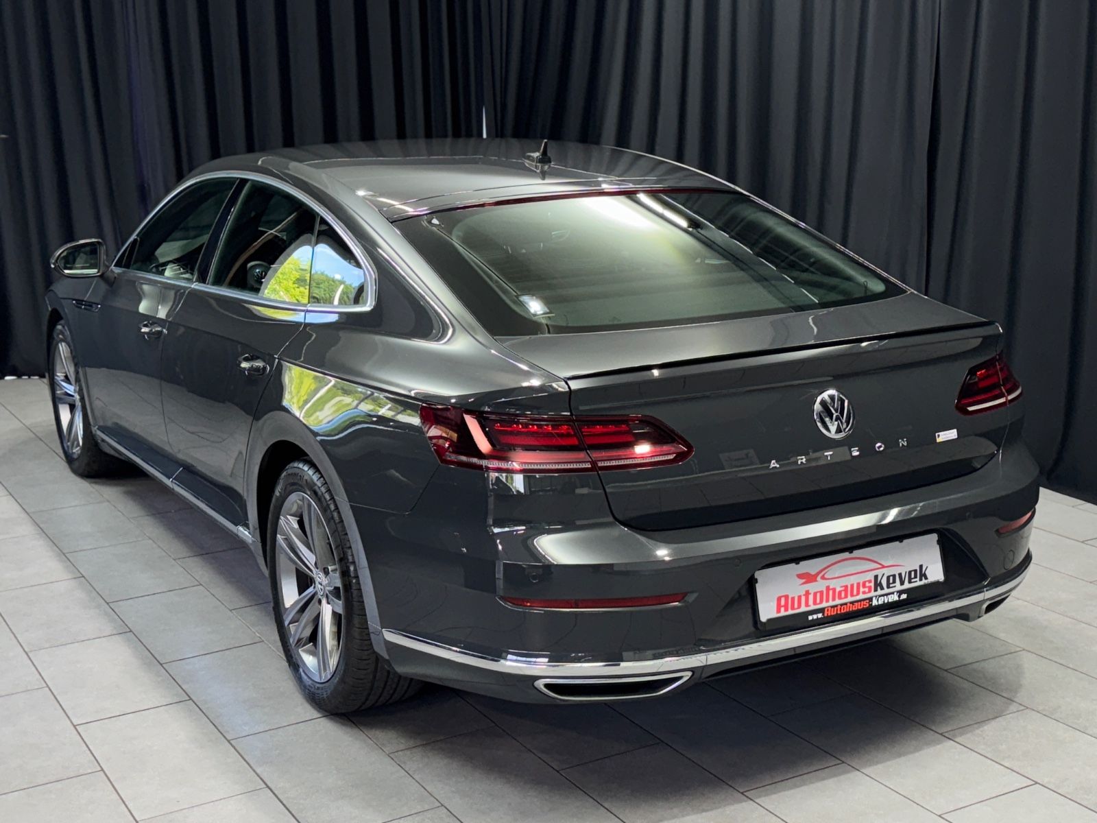 Fahrzeugabbildung Volkswagen Arteon R-Line|DSG|NAVI|ACC|DIGI-TACHO|1.HAND