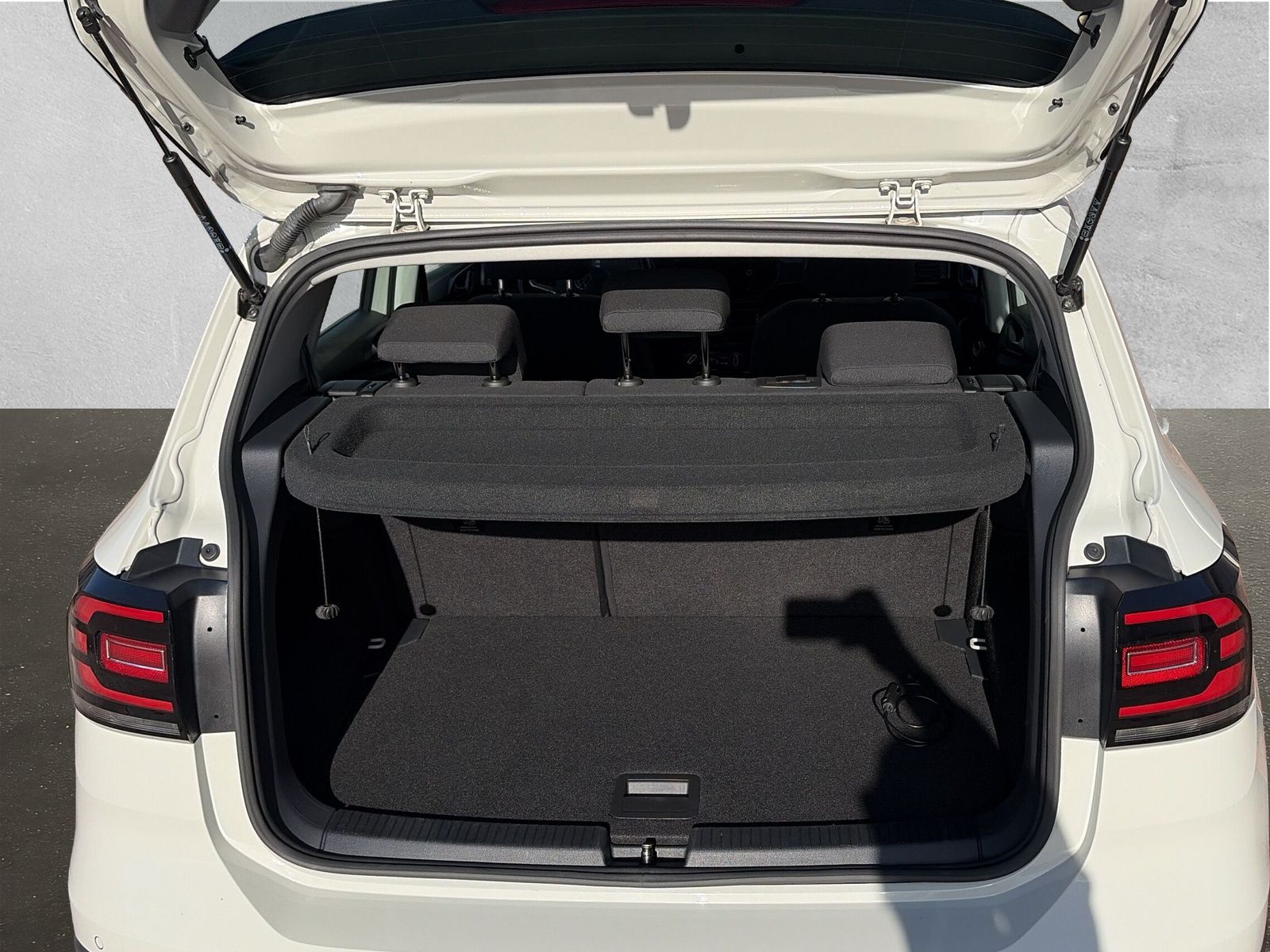 Fahrzeugabbildung Volkswagen T-Cross 1.0 TSI Life ACC AppConnect LED