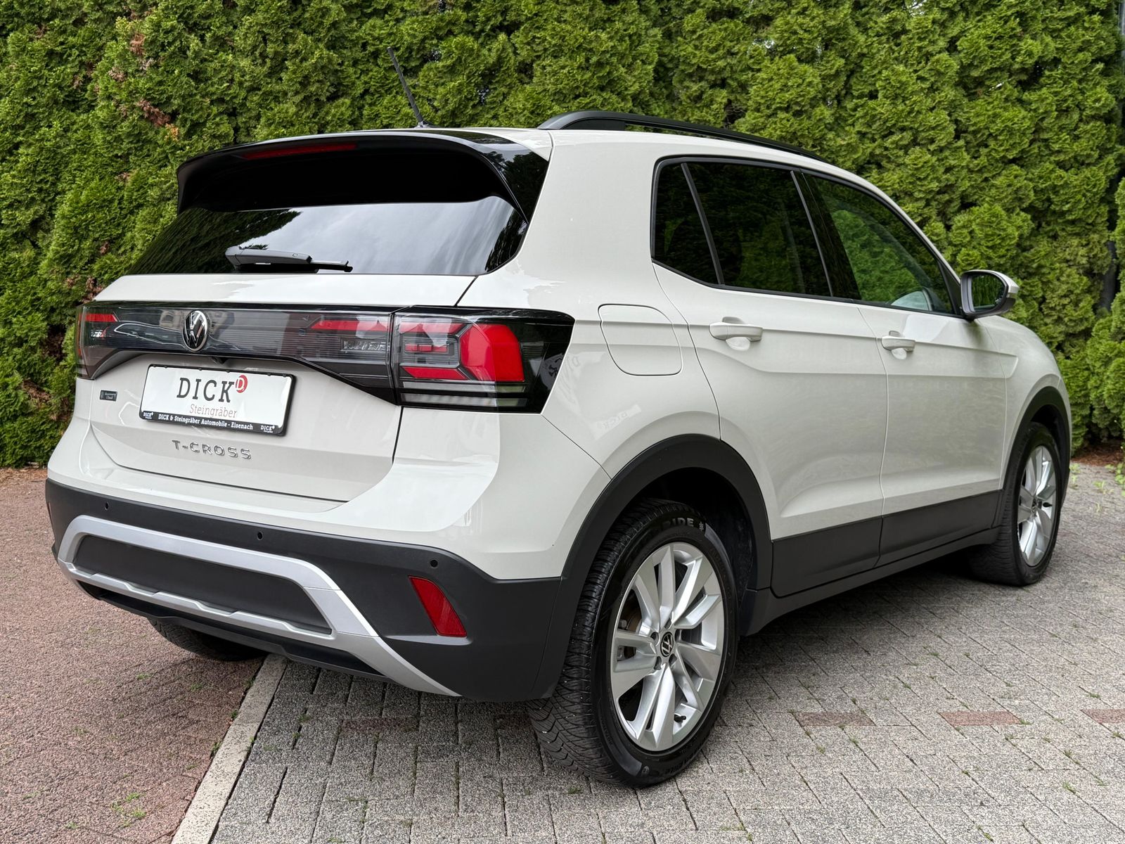 Fahrzeugabbildung Volkswagen T-Cross 1.0 TSI DSG Life LED+KAM+ACC+CARPL+SHZ+