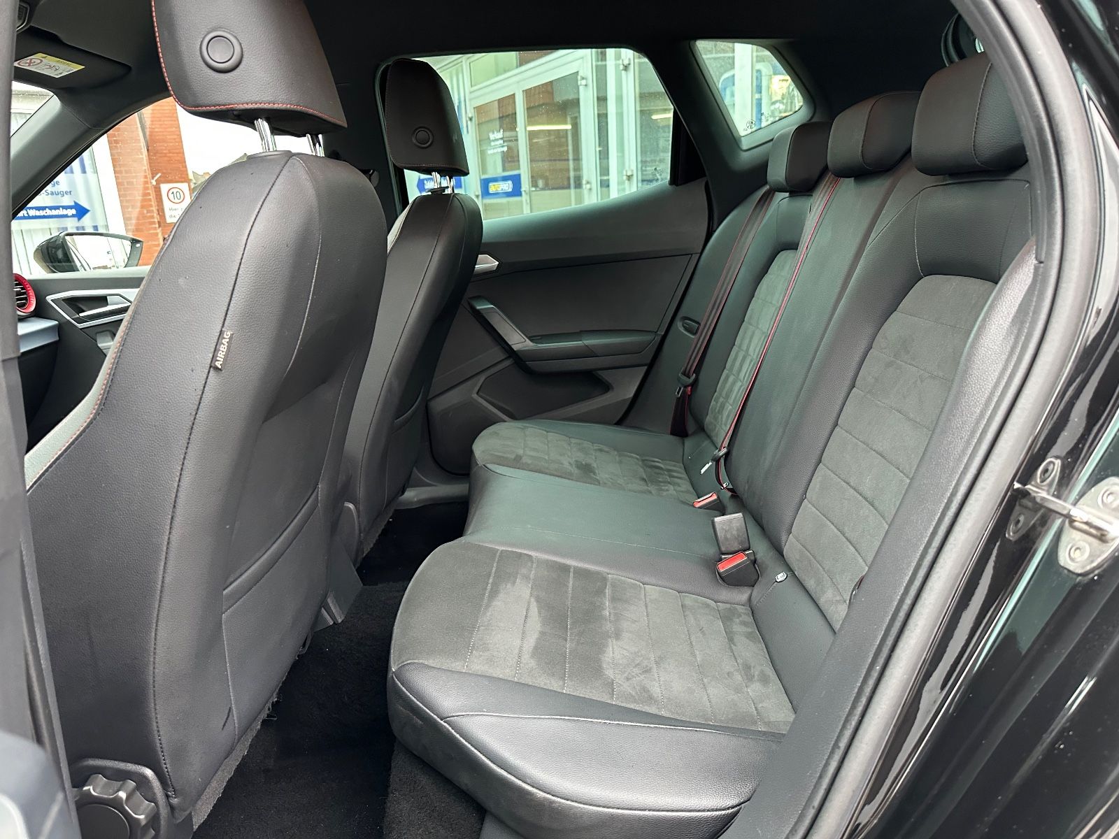 Fahrzeugabbildung SEAT Arona FR 1.5 TSI DSG Navi/LED/ACC/Dinamica
