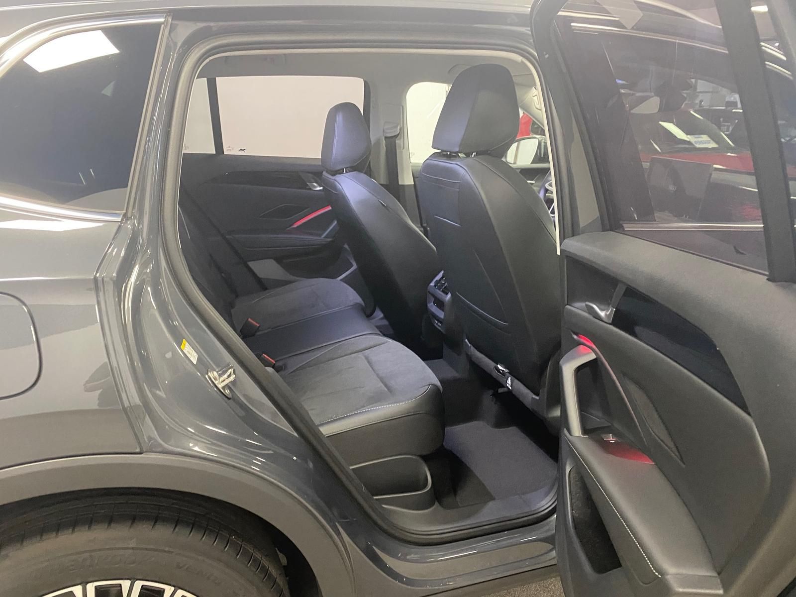 Fahrzeugabbildung Volkswagen Tiguan 1.5 eTSI+Elegance+AHK+NAVI+360 KAMERA+HUD