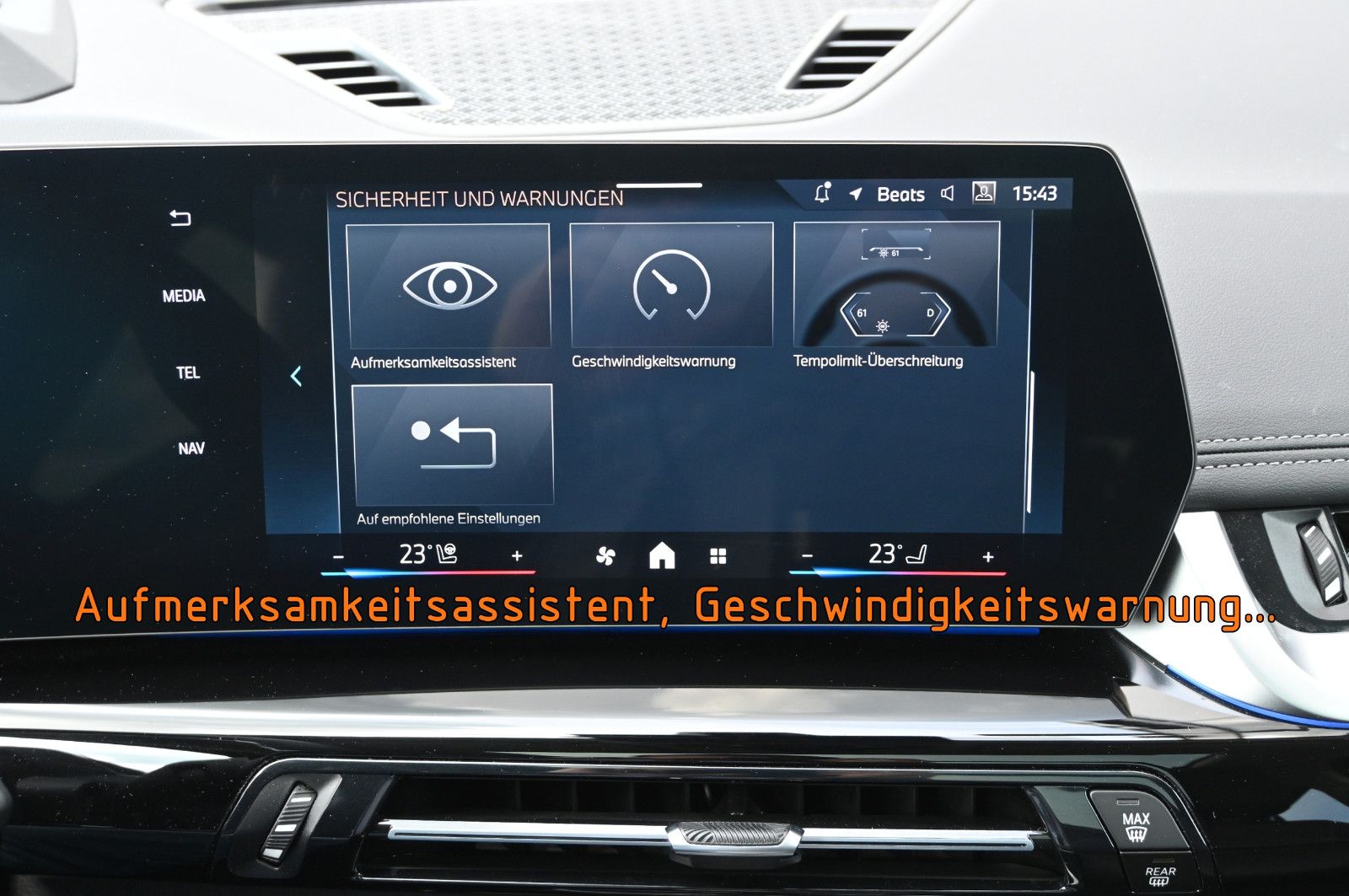 Fahrzeugabbildung BMW X1 xDr.23d xLine °ACC°AHK°HUD°H/K°MEMO°PANO°360°