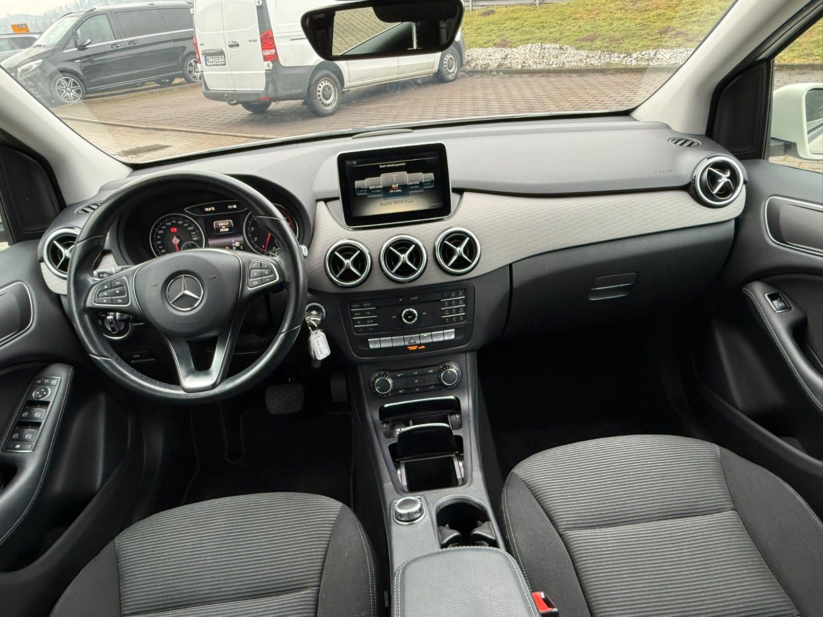 Fahrzeugabbildung Mercedes-Benz B 180 Style LED+FERNL.ASSIST+SPIEGEL PAKET+KAMER