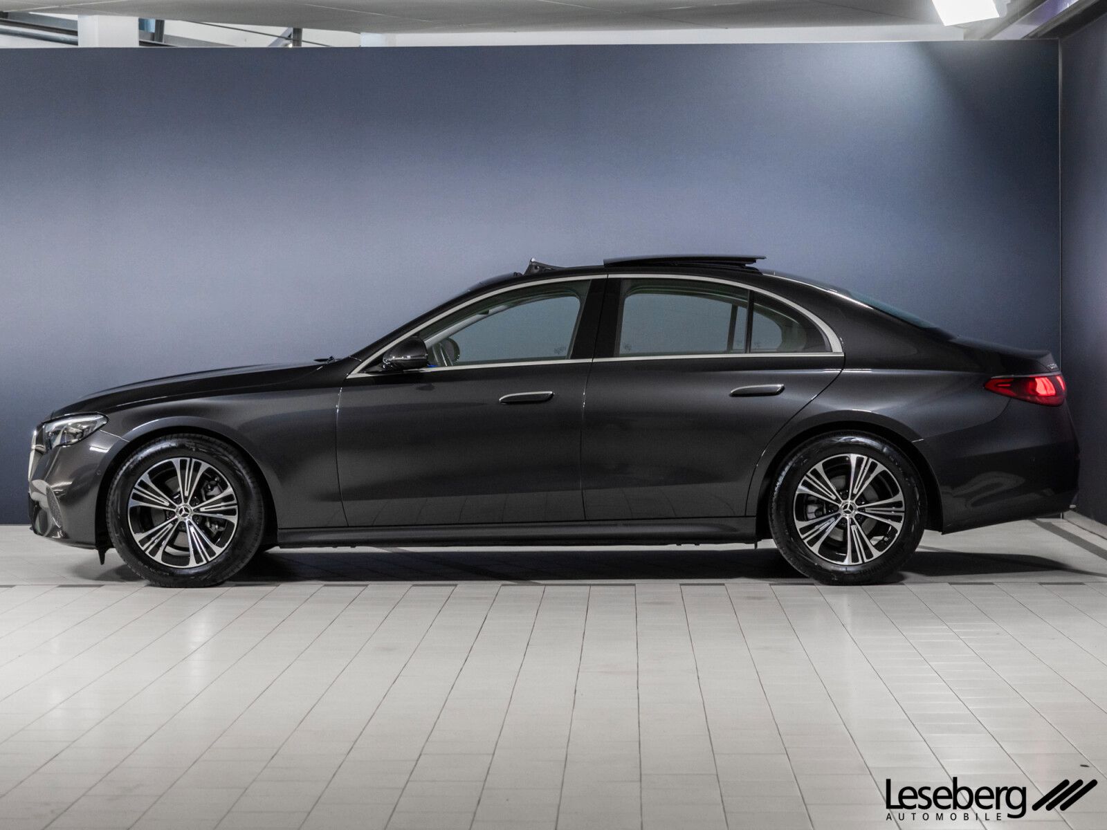 Mercedes-Benz E 220 d Avantg. Adv. Panorama LED Distron Kamera foto 3